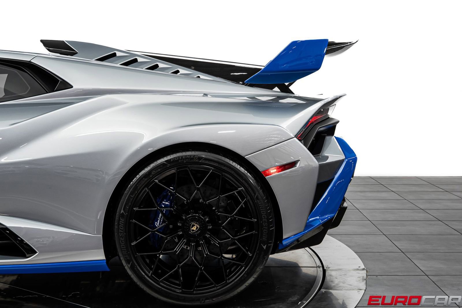 Used 2023 Lamborghini Huracan STO image 20