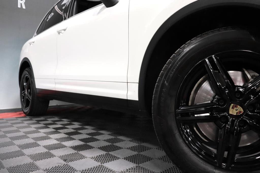 Used 2018 Porsche Cayenne S image 68