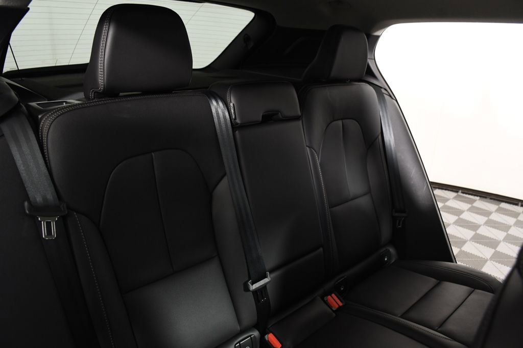 Used 2025 Volvo XC40 B5 Core image 23