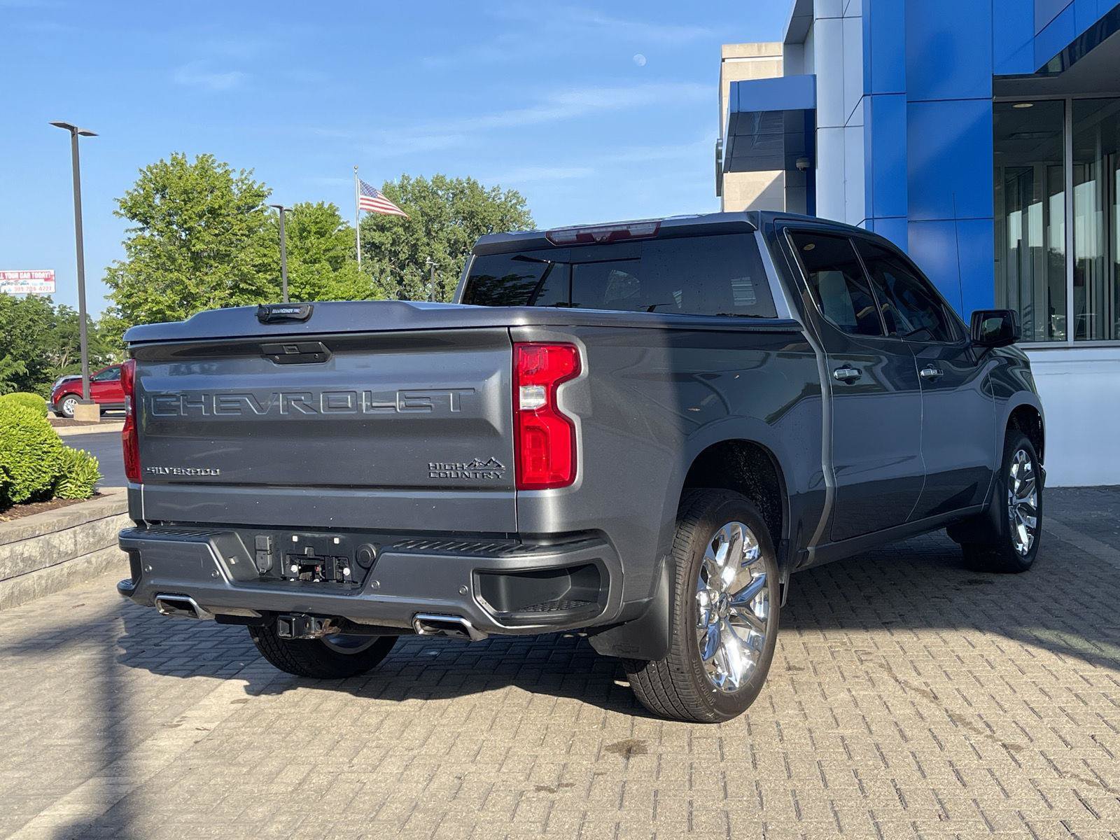 Used 2020 Chevrolet Silverado 1500 High Country w/ Technology Package AWD/4WD image 5