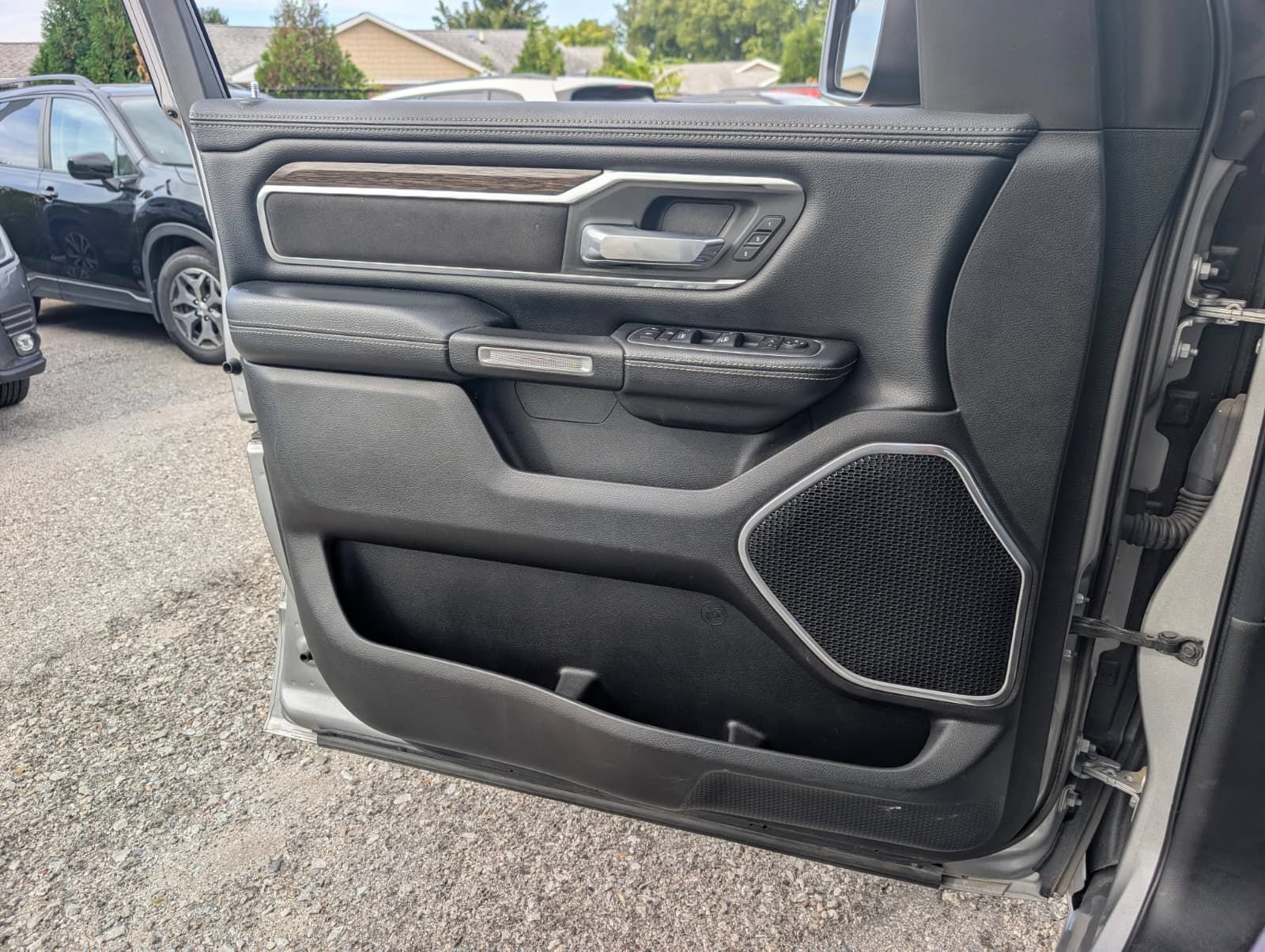 Used 2020 RAM 1500 Laramie AWD/4WD image 34