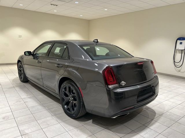 Used 2022 Chrysler 300 Touring L image 3