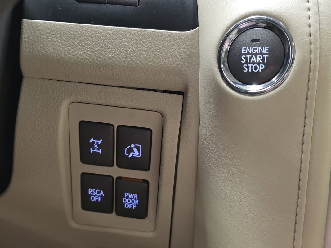 Used 2015 Lexus LX 570 4WD image 36