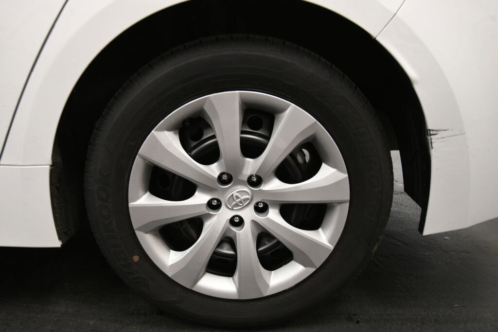 Certified 2024 Toyota Corolla LE image 30