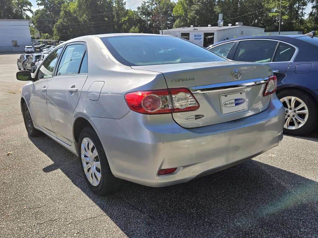 Used 2013 Toyota Corolla LE FWD image 3