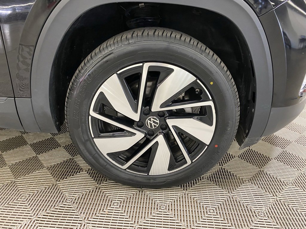 Used 2024 Volkswagen Atlas SE image 16