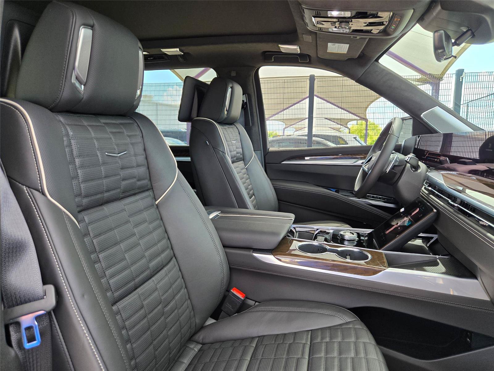 New 2026 Cadillac Escalade Platinum Sport w/ LPO, ONYX Package AWD/4WD image 30