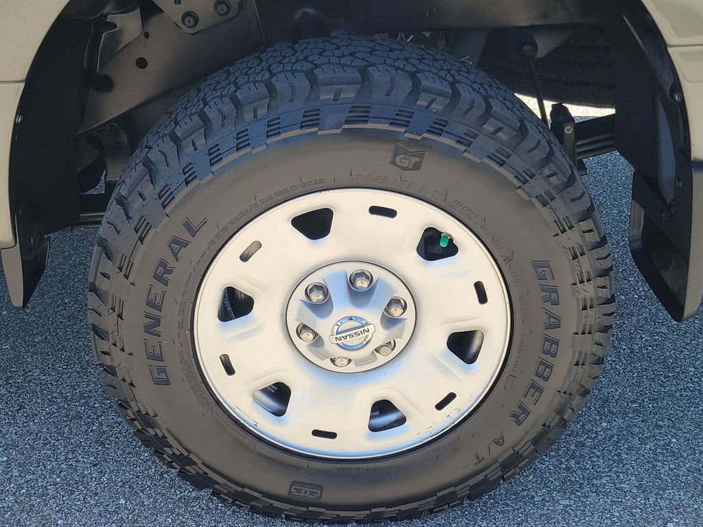 Used 2019 Nissan Titan SV image 11