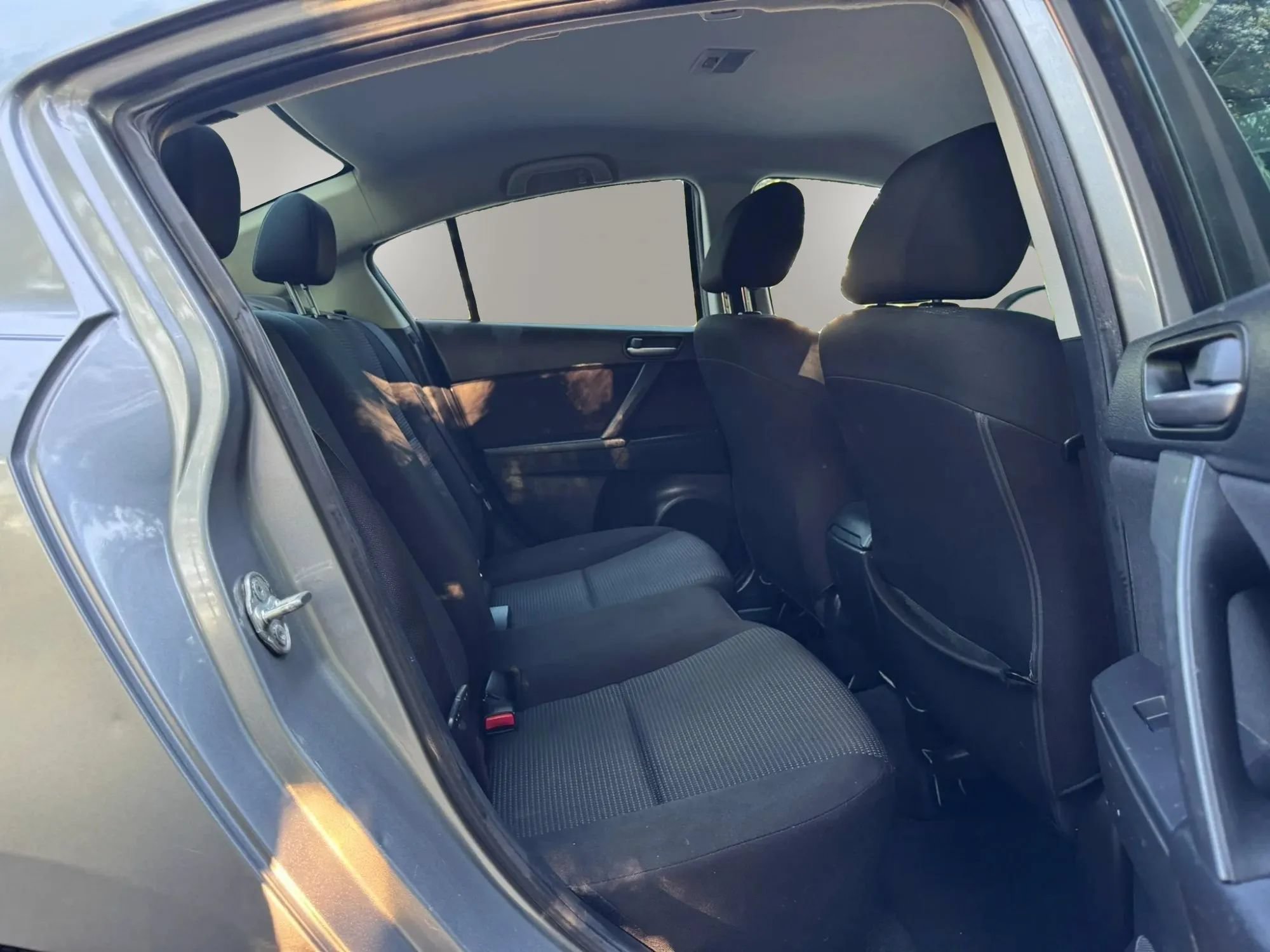 Used 2013 MAZDA MAZDA3 i SV FWD image 14