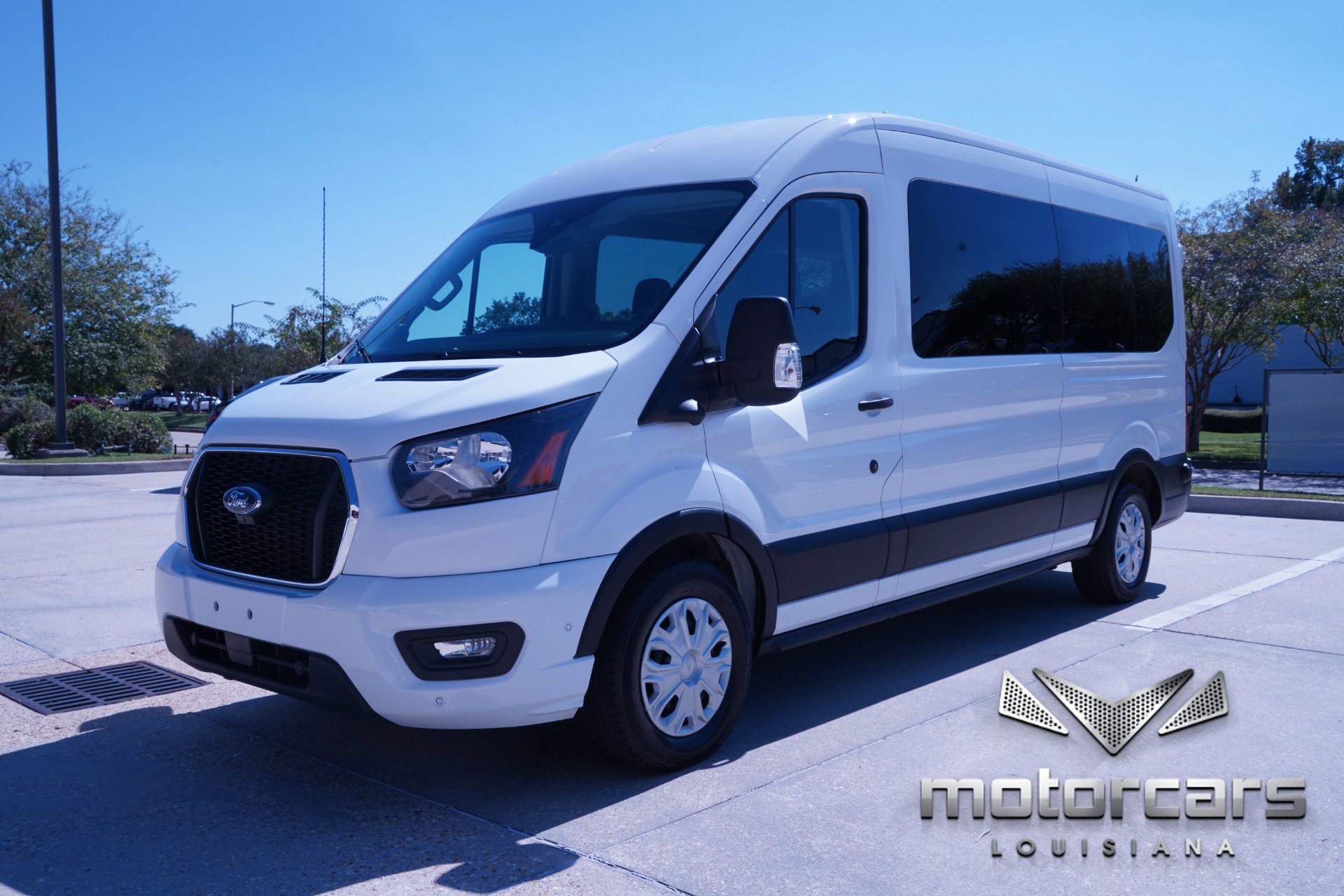 Used 2023 Ford Transit 350 XLT image 3