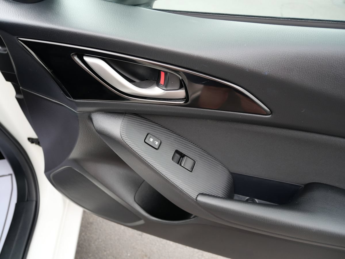Used 2015 MAZDA MAZDA3 i Touring FWD image 21