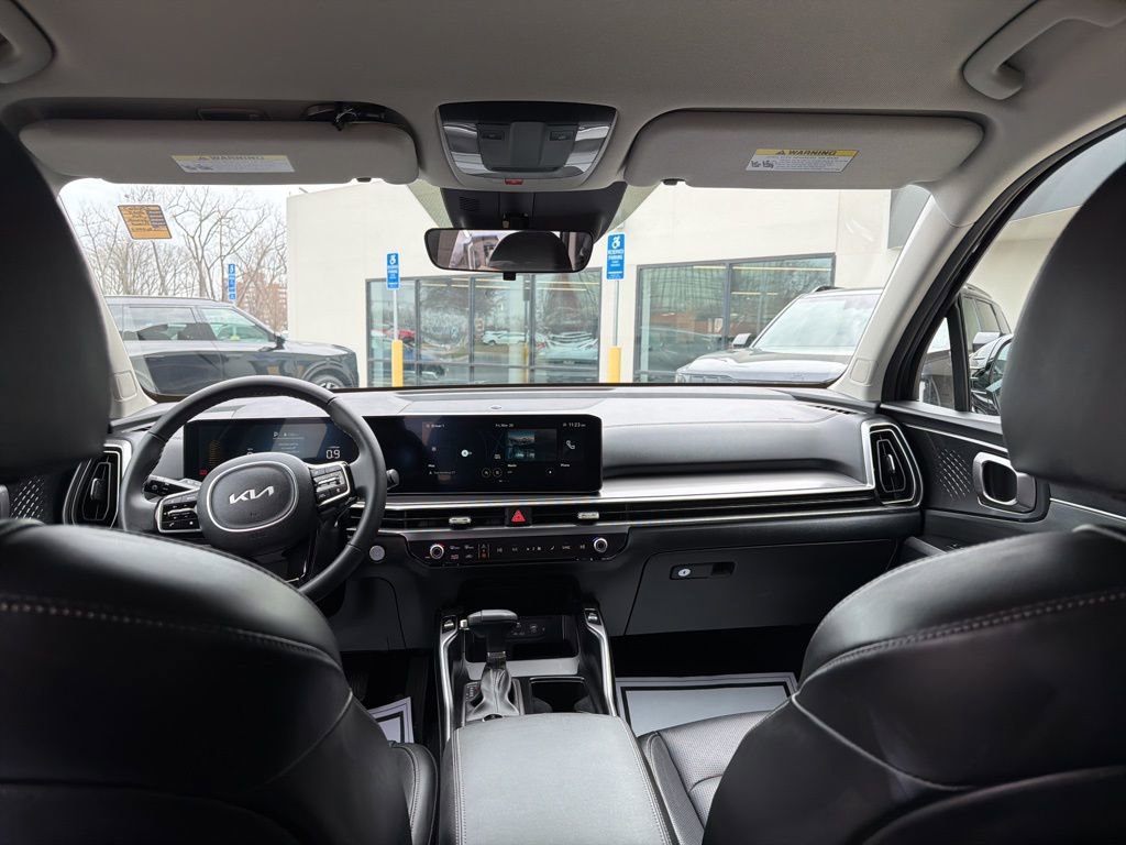 Used 2025 Kia Sorento S image 23