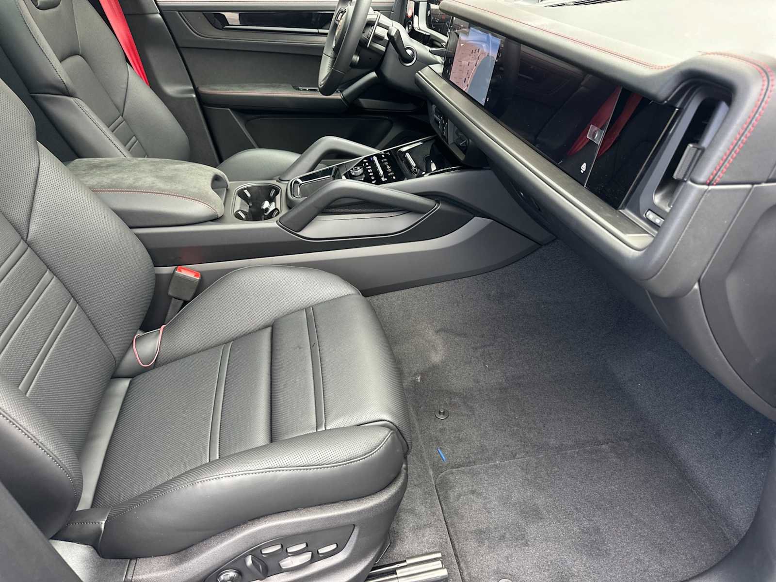 New 2026 Porsche Cayenne GTS image 17