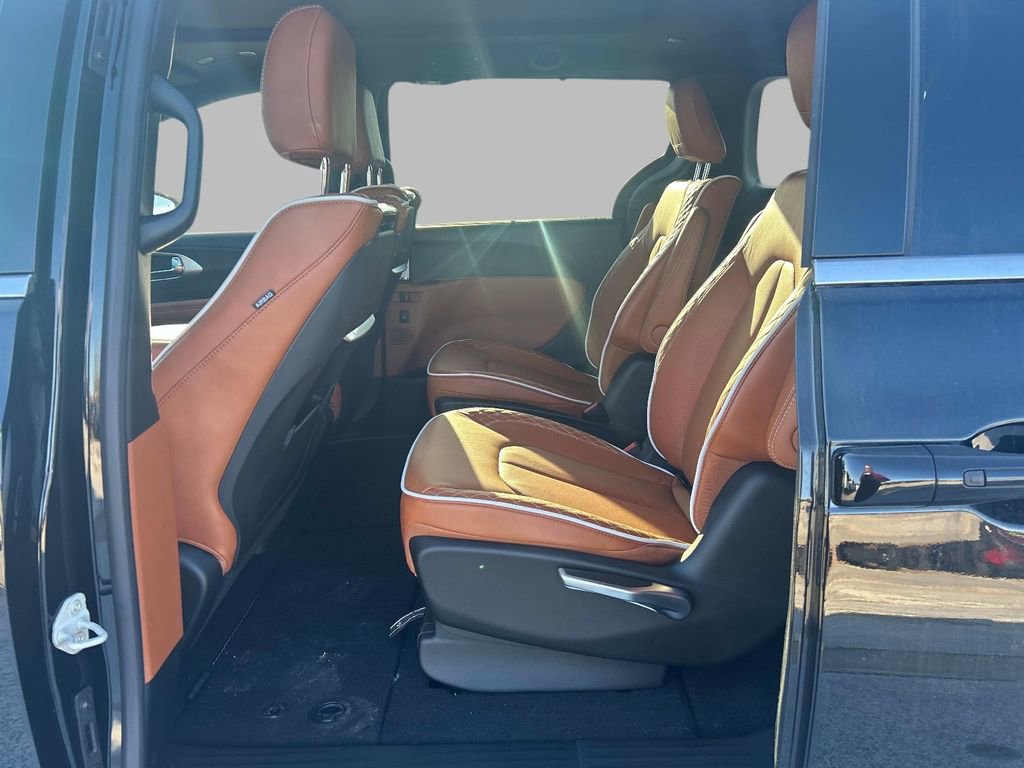New 2026 Chrysler Pacifica Pinnacle image 5