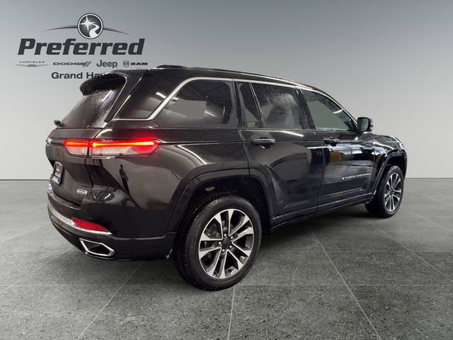Used 2025 Jeep Grand Cherokee Overland w/ Trailer Tow Package AWD/4WD image 17