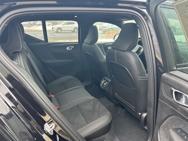 Certified 2025 Volvo XC40 B5 Plus image 13