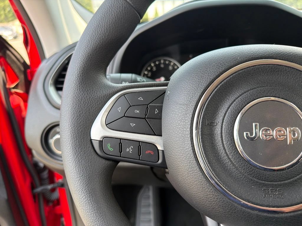 Used 2023 Jeep Renegade Latitude AWD/4WD image 16