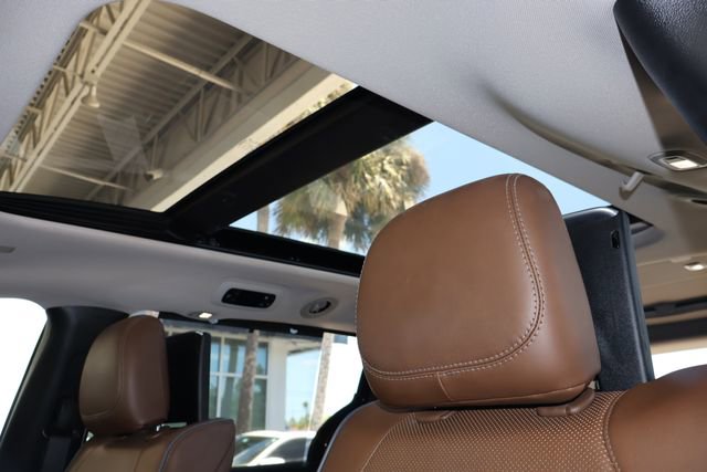 Used 2017 Chrysler Pacifica Limited image 33