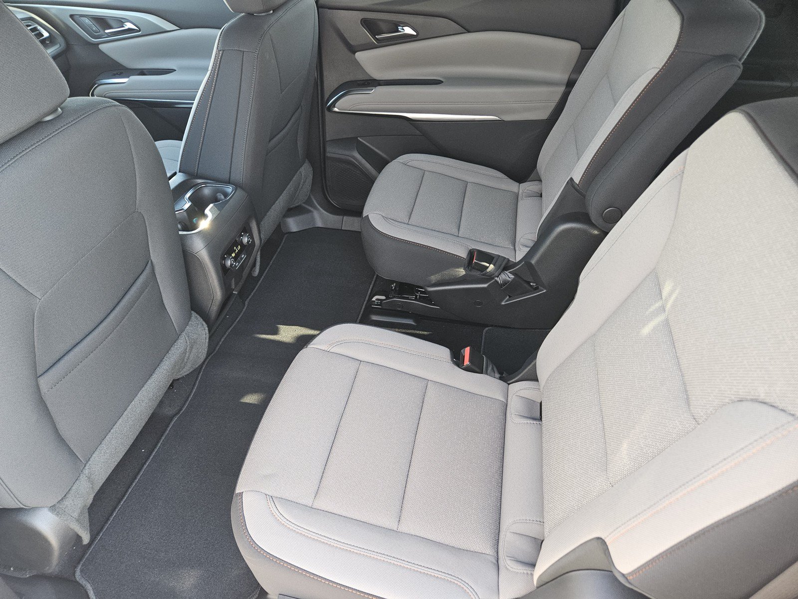 New 2027 Chevrolet Traverse LT w/ Midnight/Sport Edition FWD image 19