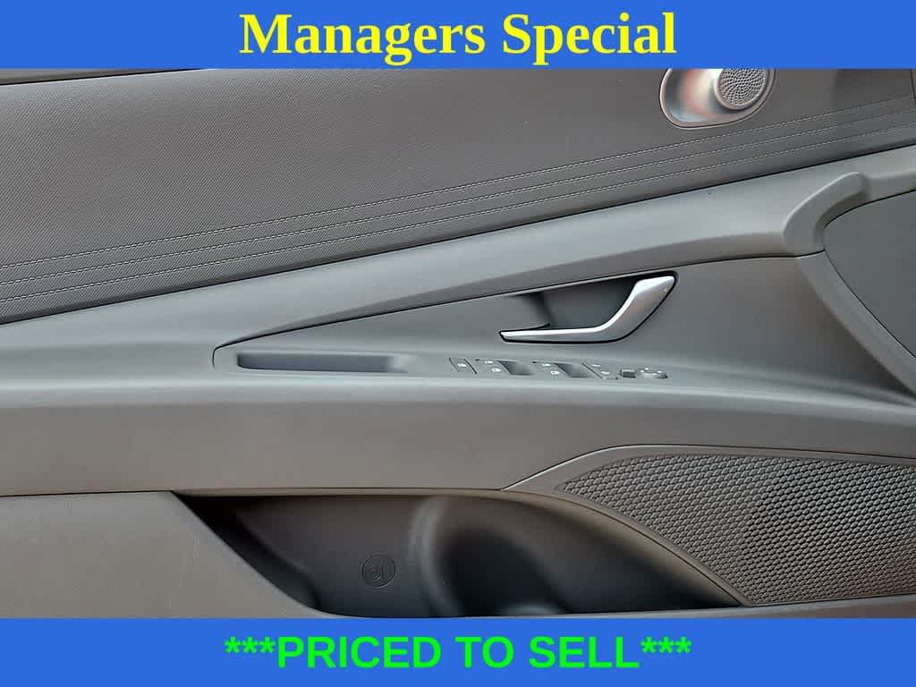 Used 2024 Hyundai Elantra SEL FWD image 11