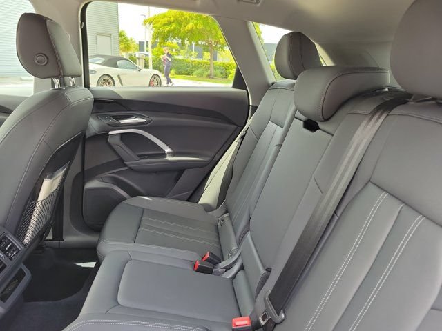 Certified 2025 Audi Q5 Premium w/ Convenience Package AWD/4WD image 11