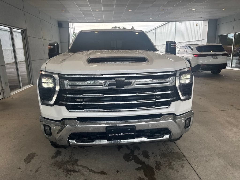 Used 2024 Chevrolet Silverado 2500 LTZ w/ LTZ Convenience Package AWD/4WD image 2