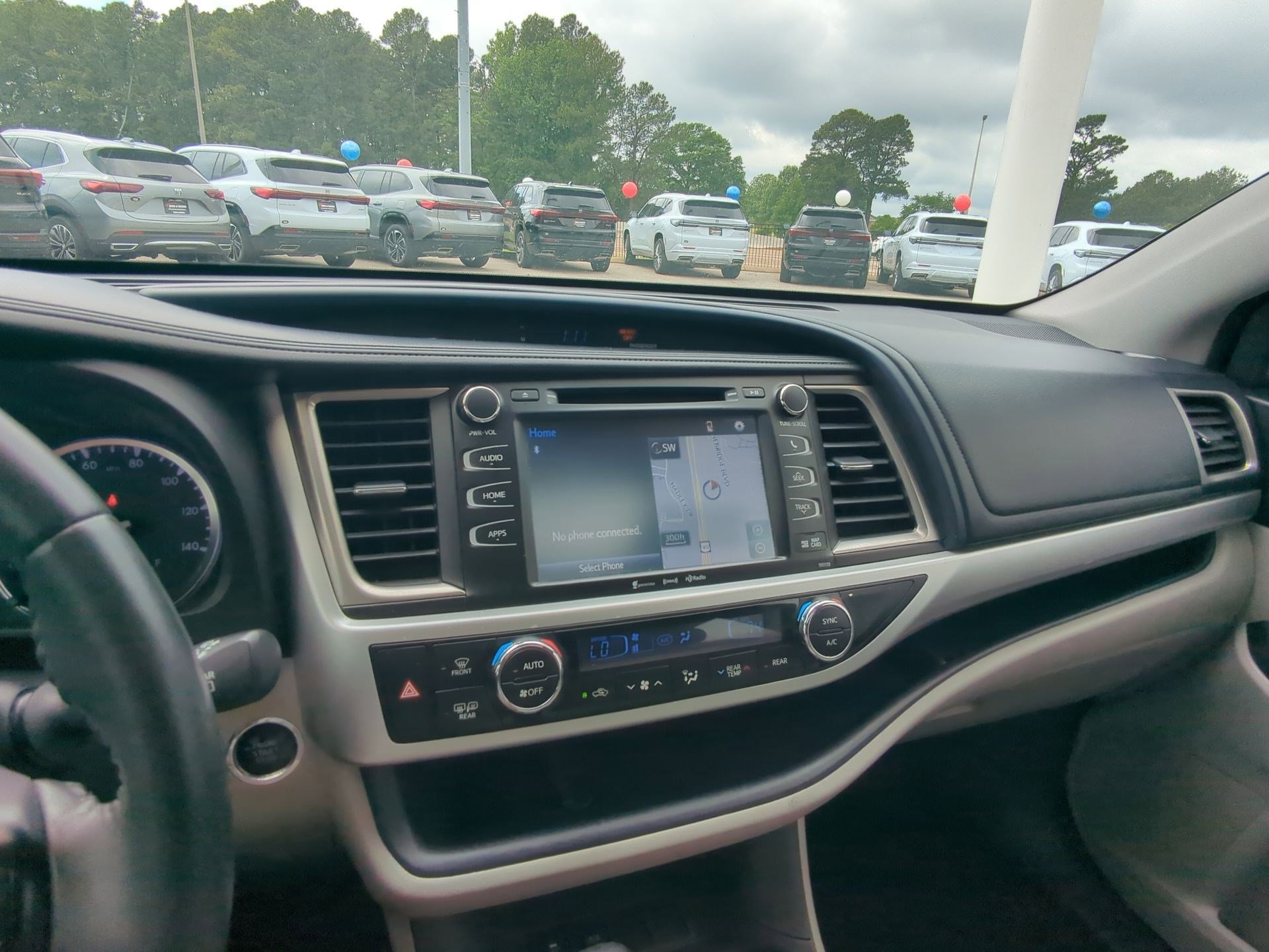 Used 2016 Toyota Highlander XLE FWD image 17