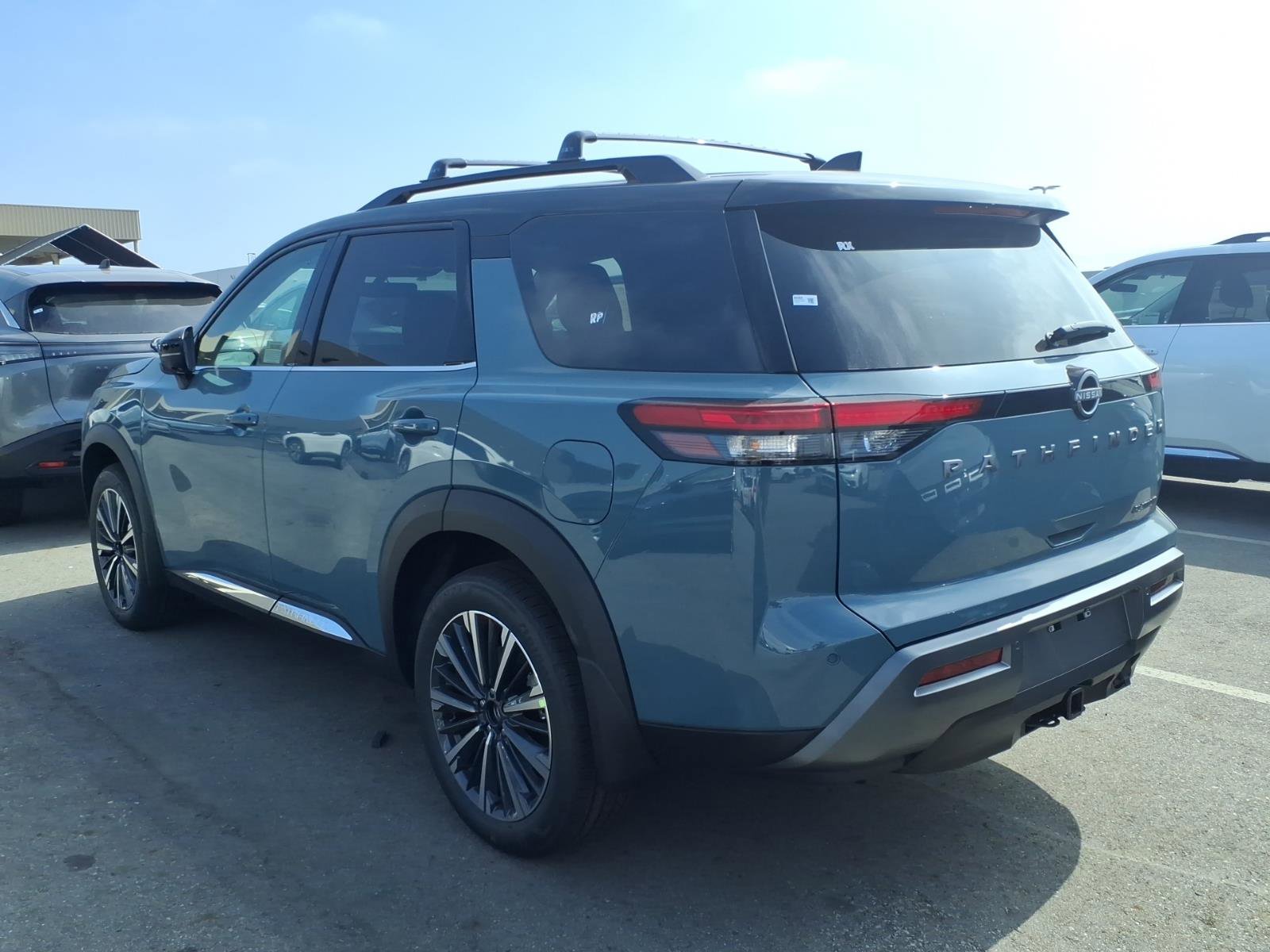 New 2026 Nissan Pathfinder Platinum FWD image 17