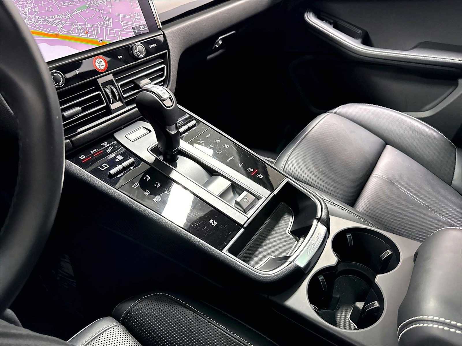 Used 2026 Porsche Macan AWD/4WD image 19