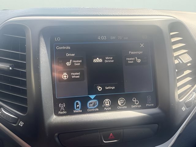 Used 2018 Jeep Cherokee Latitude Plus w/ Comfort/Convenience Group AWD/4WD image 17