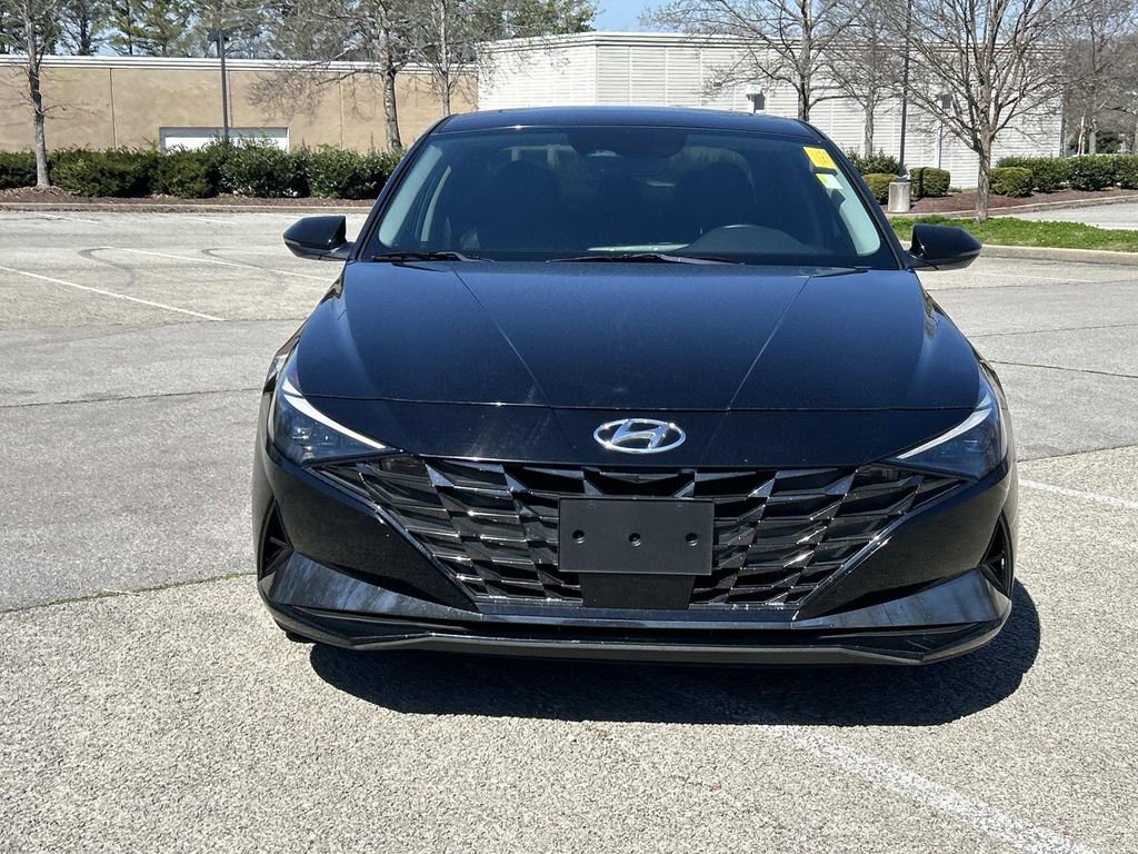 Used 2022 Hyundai Elantra Limited image 2