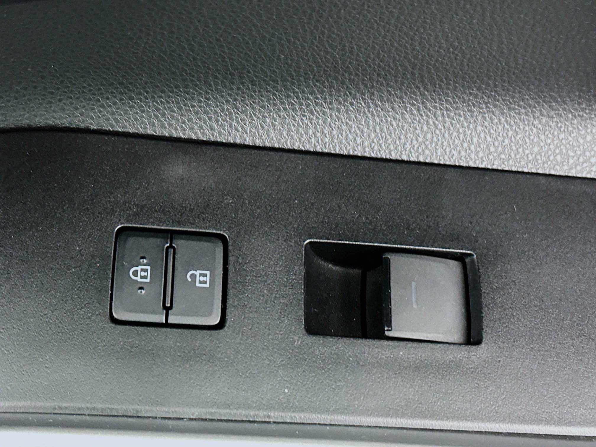 Used 2023 Toyota Highlander LE image 29