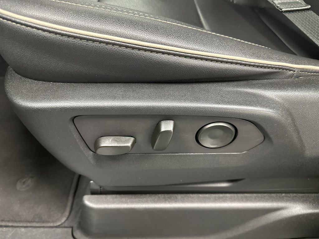 Used 2024 GMC Yukon SLT image 16