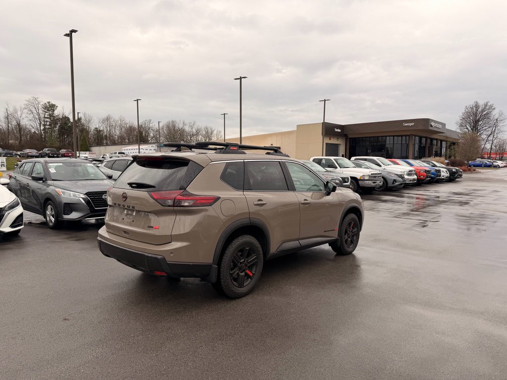 Used 2025 Nissan Rogue SV image 4