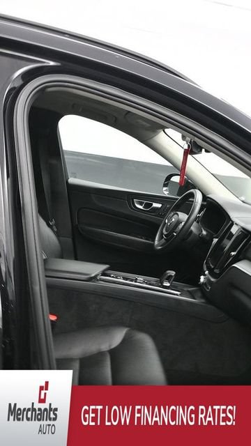 Used 2023 Volvo XC60 B5 Core AWD/4WD image 11