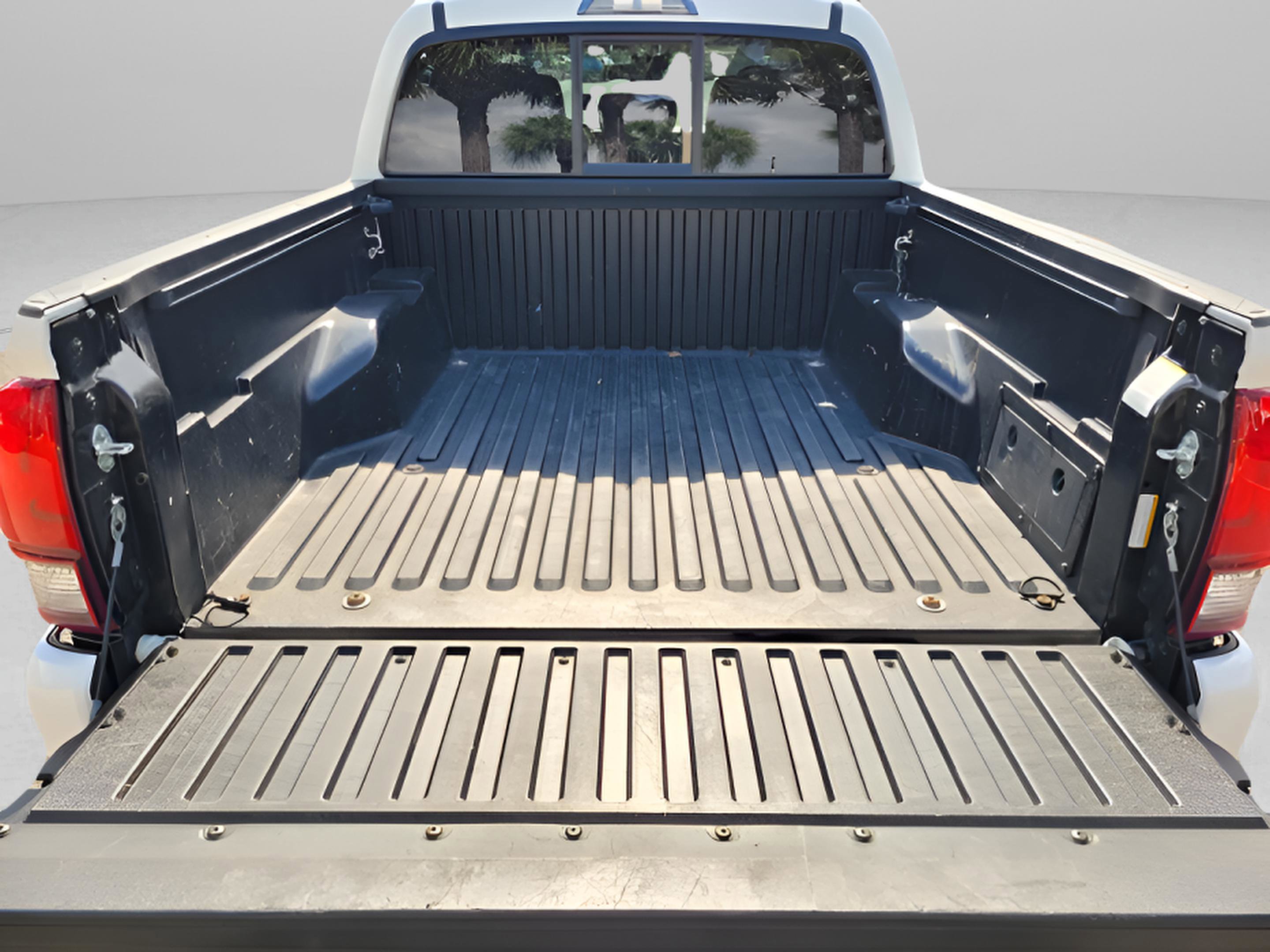 Used 2022 Toyota Tacoma SR image 25