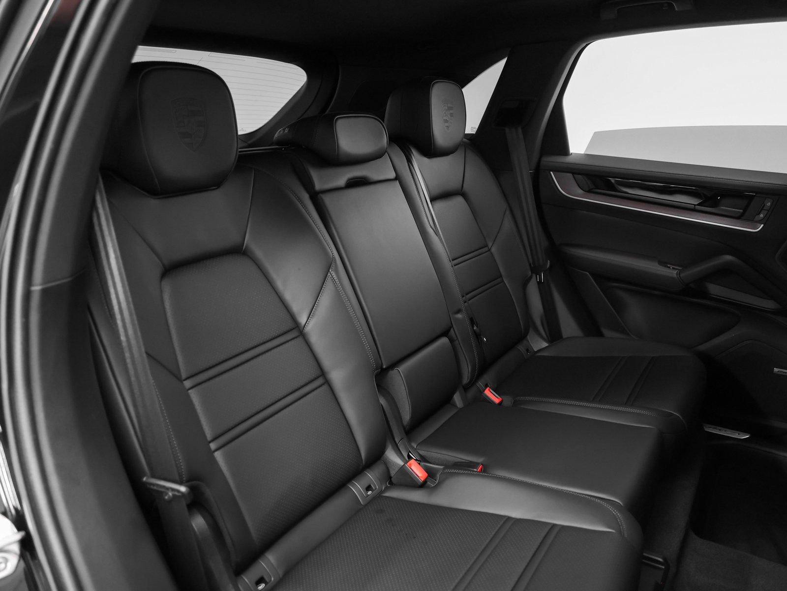 Certified 2025 Porsche Cayenne image 23