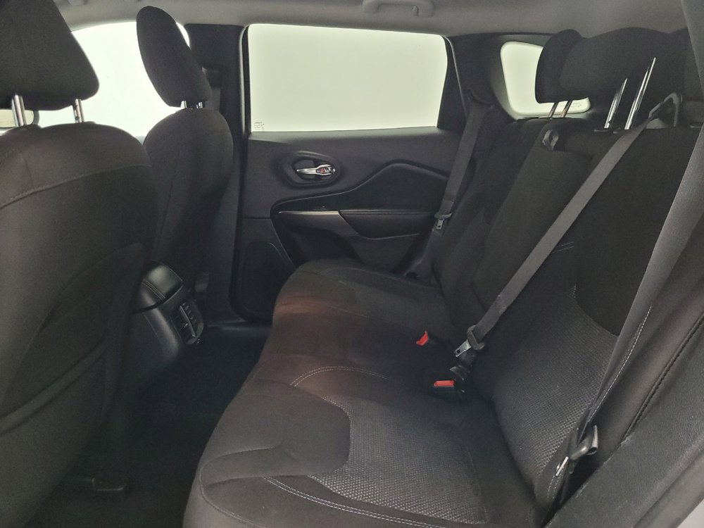 Used 2020 Jeep Cherokee Latitude AWD/4WD image 18