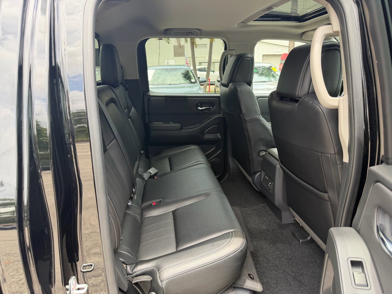 Certified 2024 Nissan Frontier SL w/ Technology Package RWD image 16