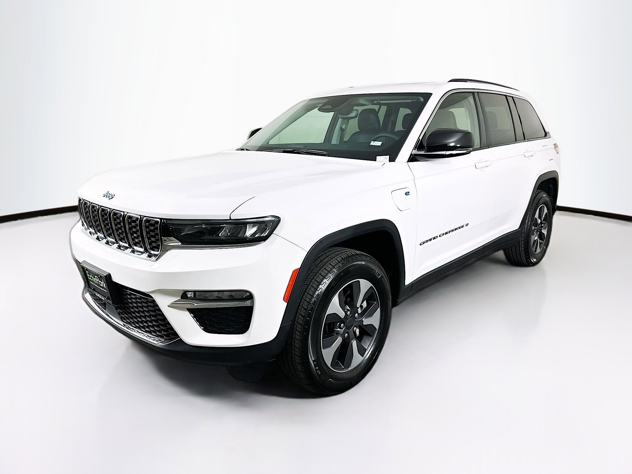 Used 2023 Jeep Grand Cherokee 4WD 4xe image 3