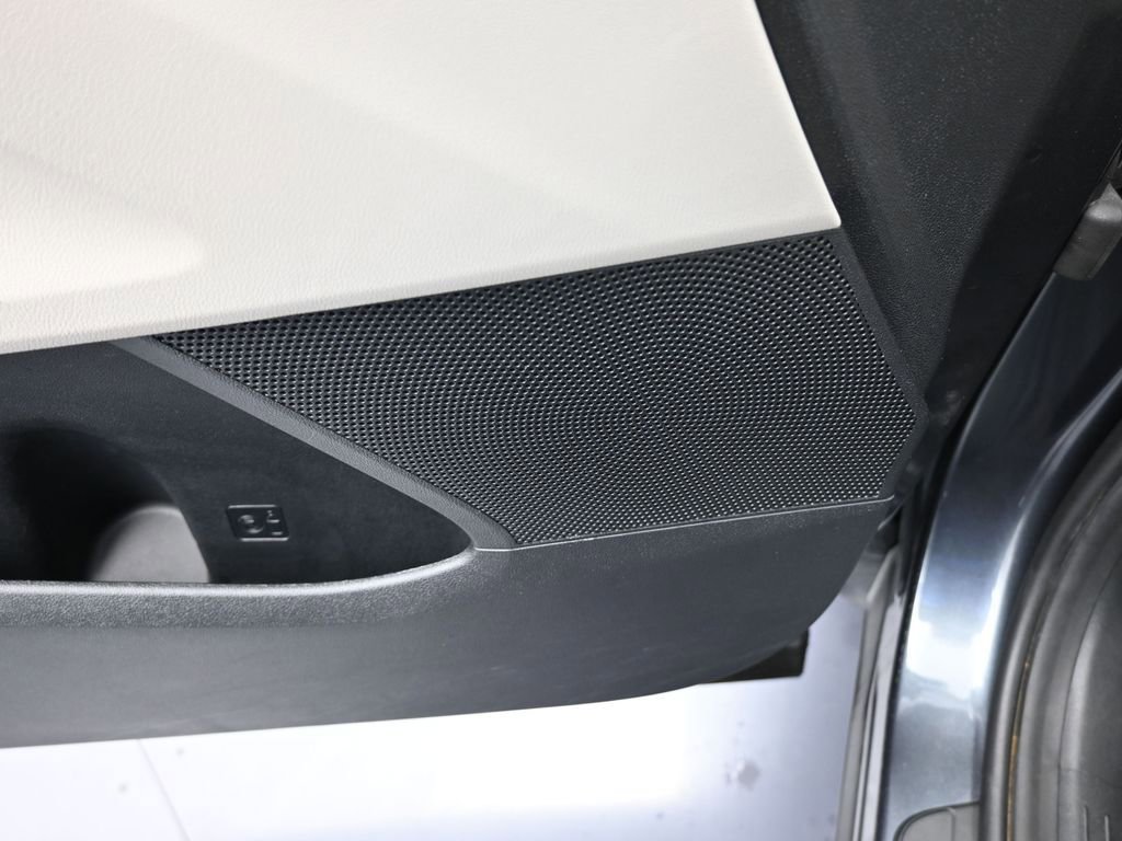 Used 2023 Kia Sorento S image 14