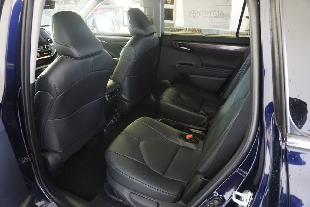 New 2026 Toyota Highlander Platinum image 27