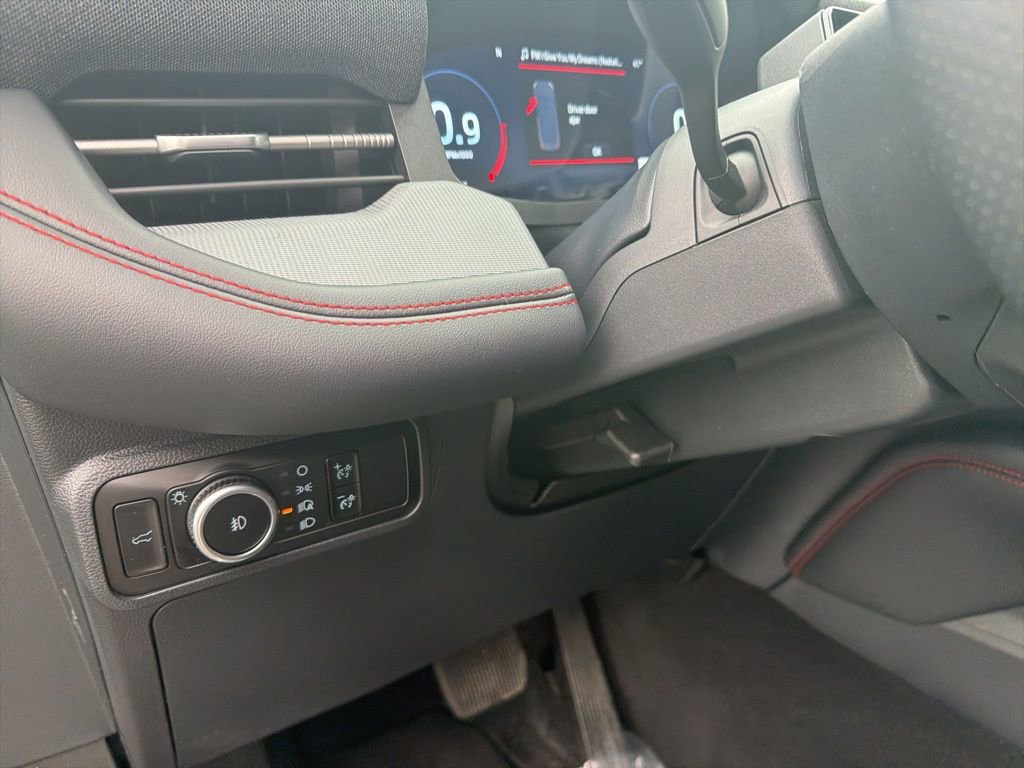 Used 2025 Ford Explorer ST-Line image 17