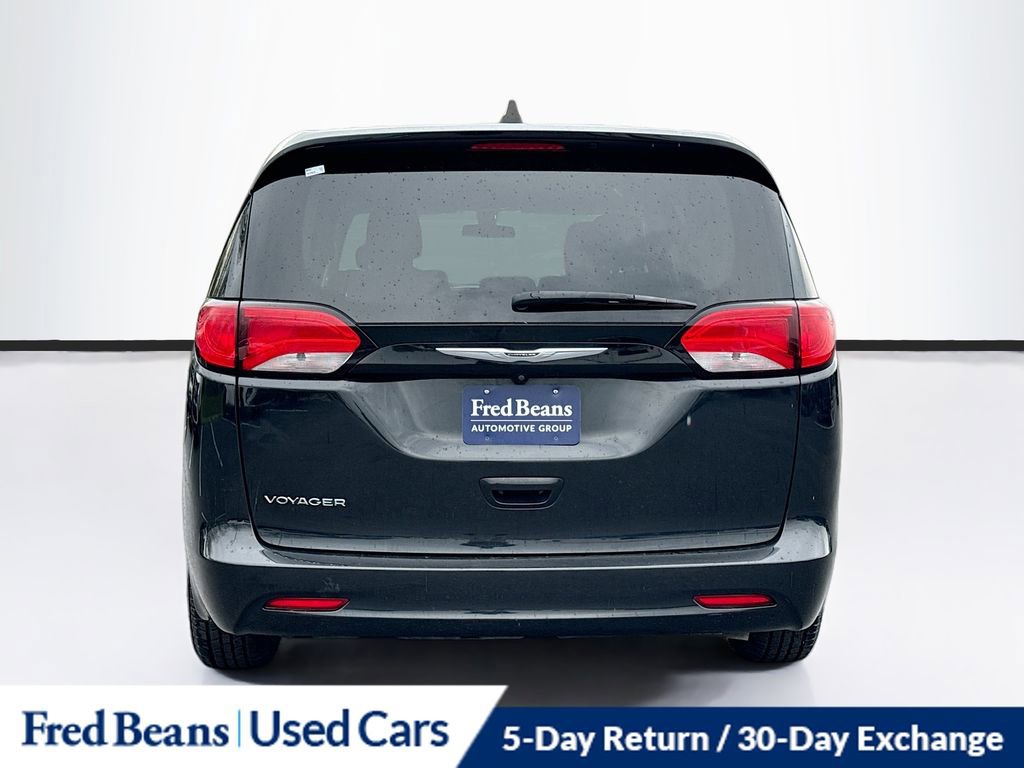 Used 2022 Chrysler Voyager LX image 6