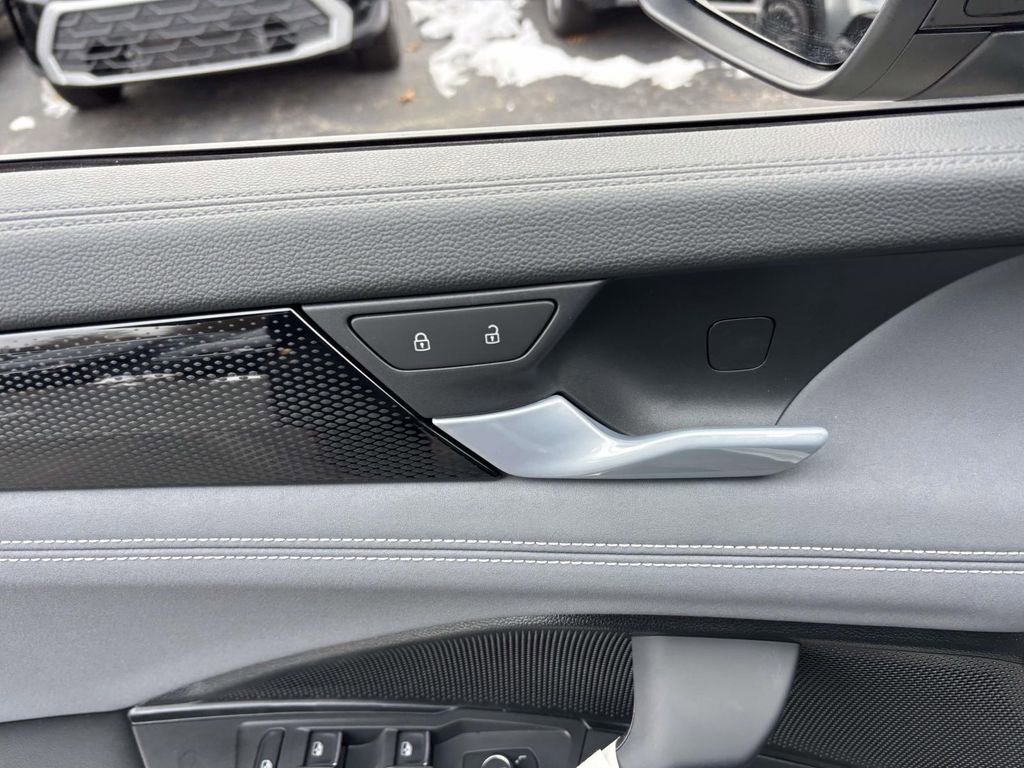 New 2026 Volkswagen Tiguan SE R-Line image 12