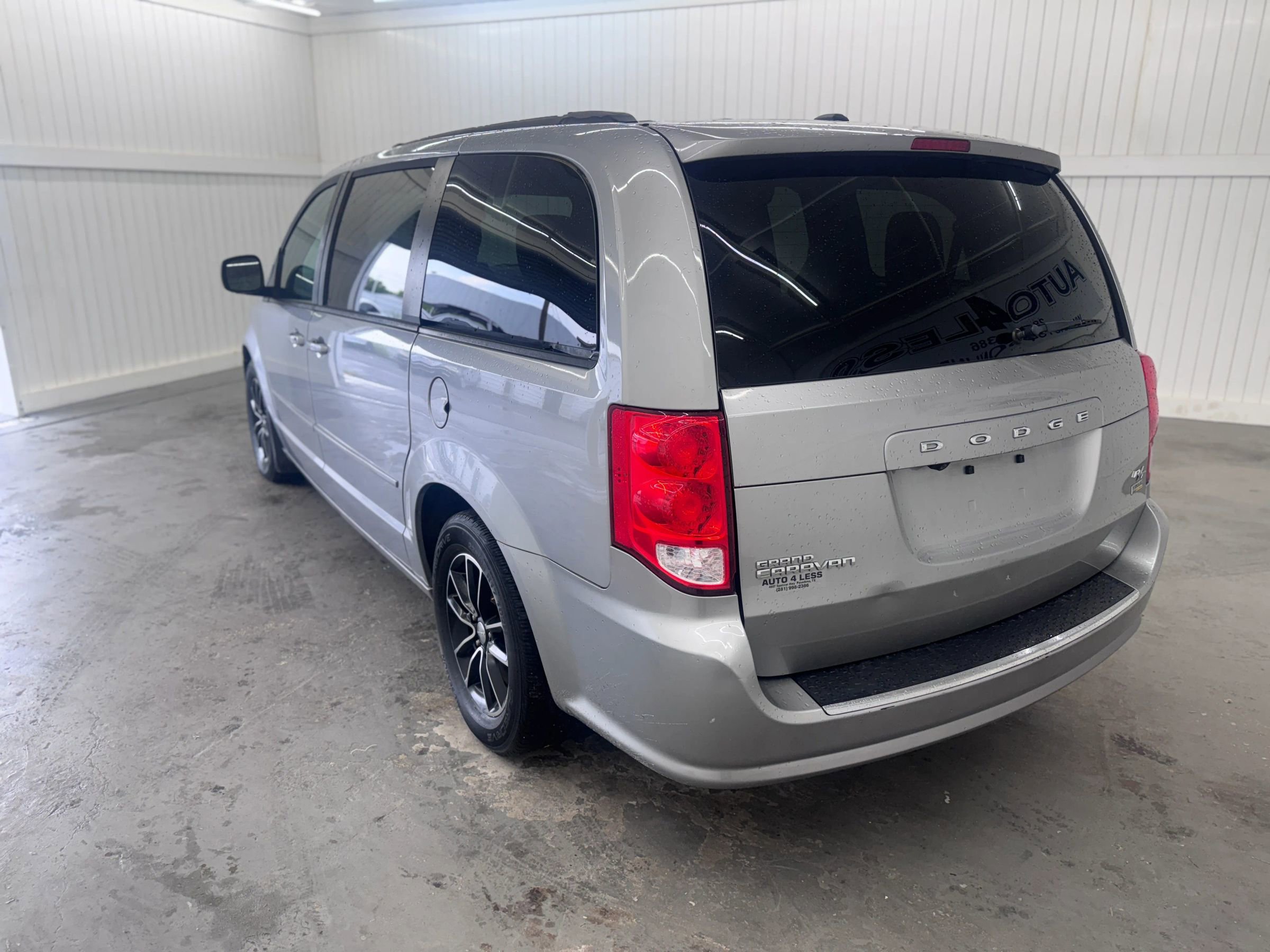Used 2016 Dodge Grand Caravan R/T image 7