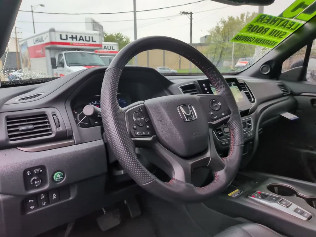 Used 2025 Honda Passport TrailSport image 31