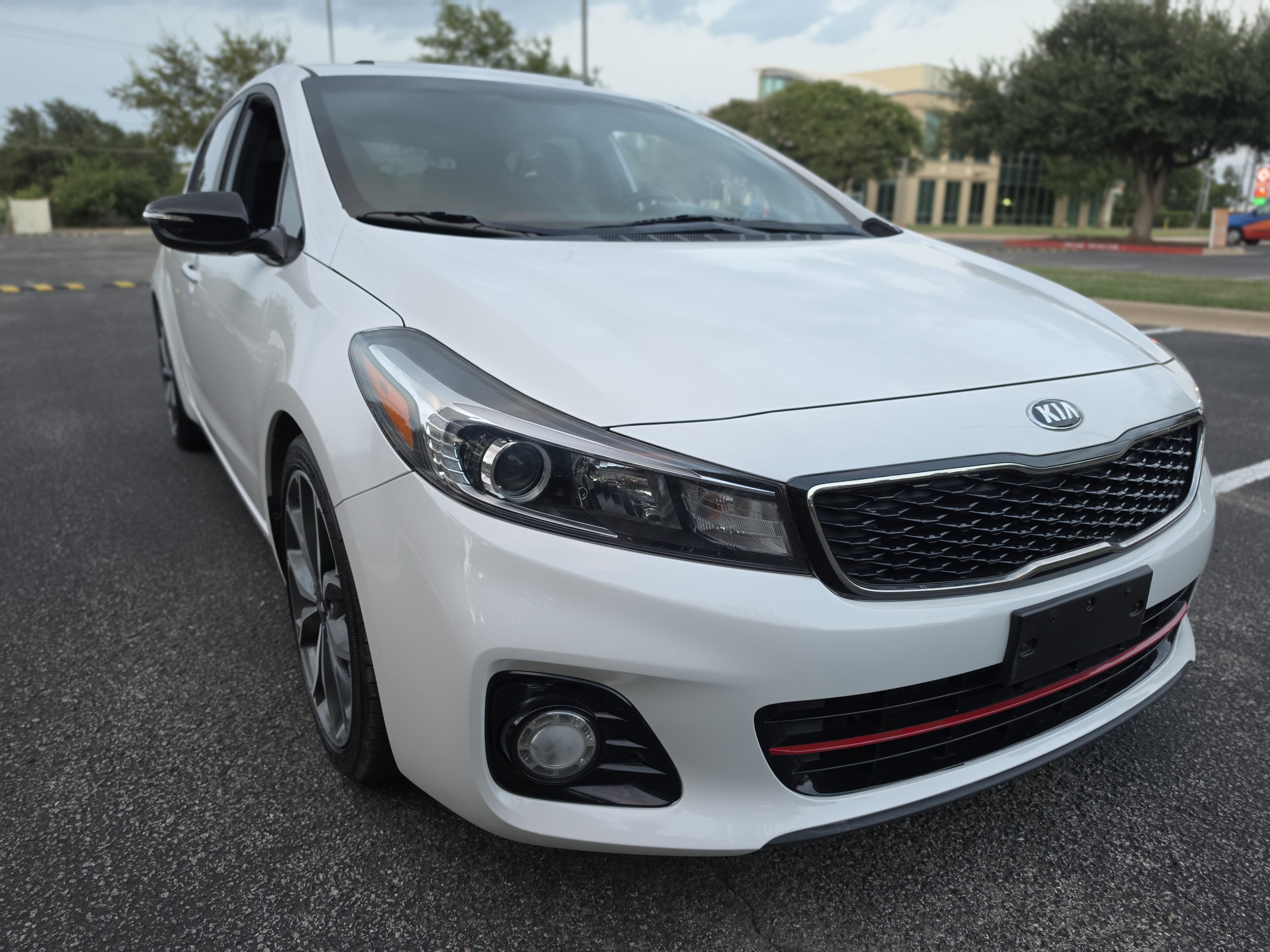 Used 2017 Kia Forte SX FWD image 1