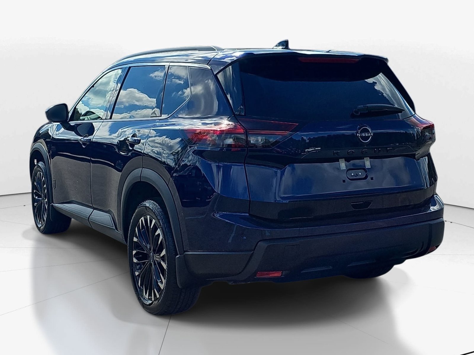 New 2027 Nissan Rogue Dark Armor FWD image 8