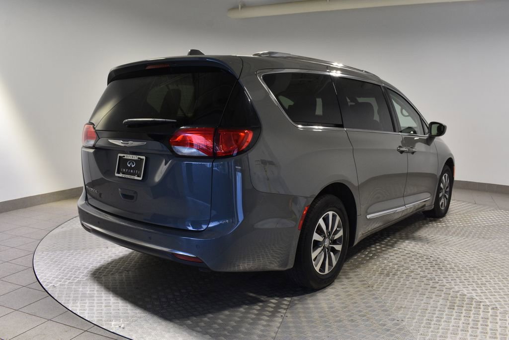 Used 2020 Chrysler Pacifica Touring-L Plus image 3